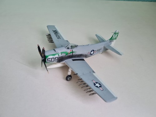 Douglas skyraider 1 72 - skyraider,